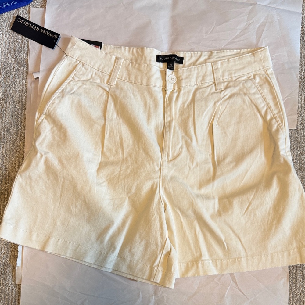 Banana Republic Women's Light Tan Shorts NWT